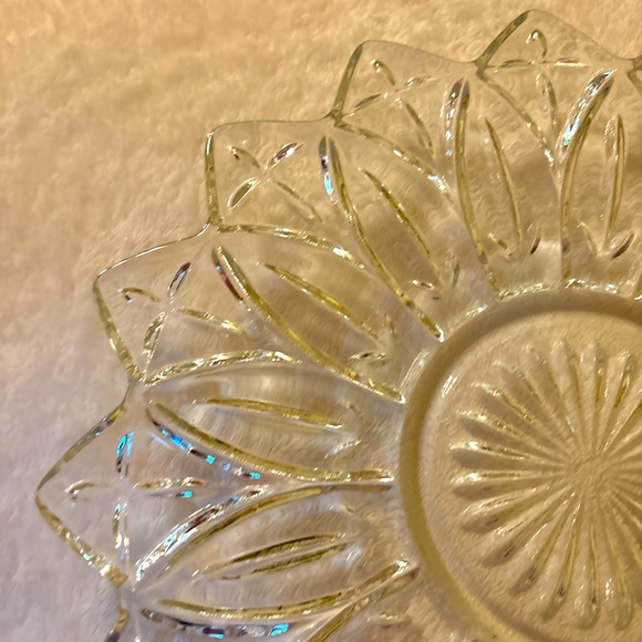 Vintage Federal Glass Serving Plate Flower Petal Design Starburst 12 inches - Picture 3 of 11